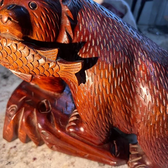 Vintage Japan Ainu Brown Bear with Fish Carved Solid wood! - Picture 3 of 15